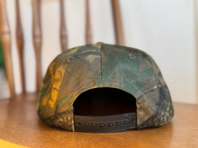 Load image into Gallery viewer, Embroidered Vintage Camo Cap
